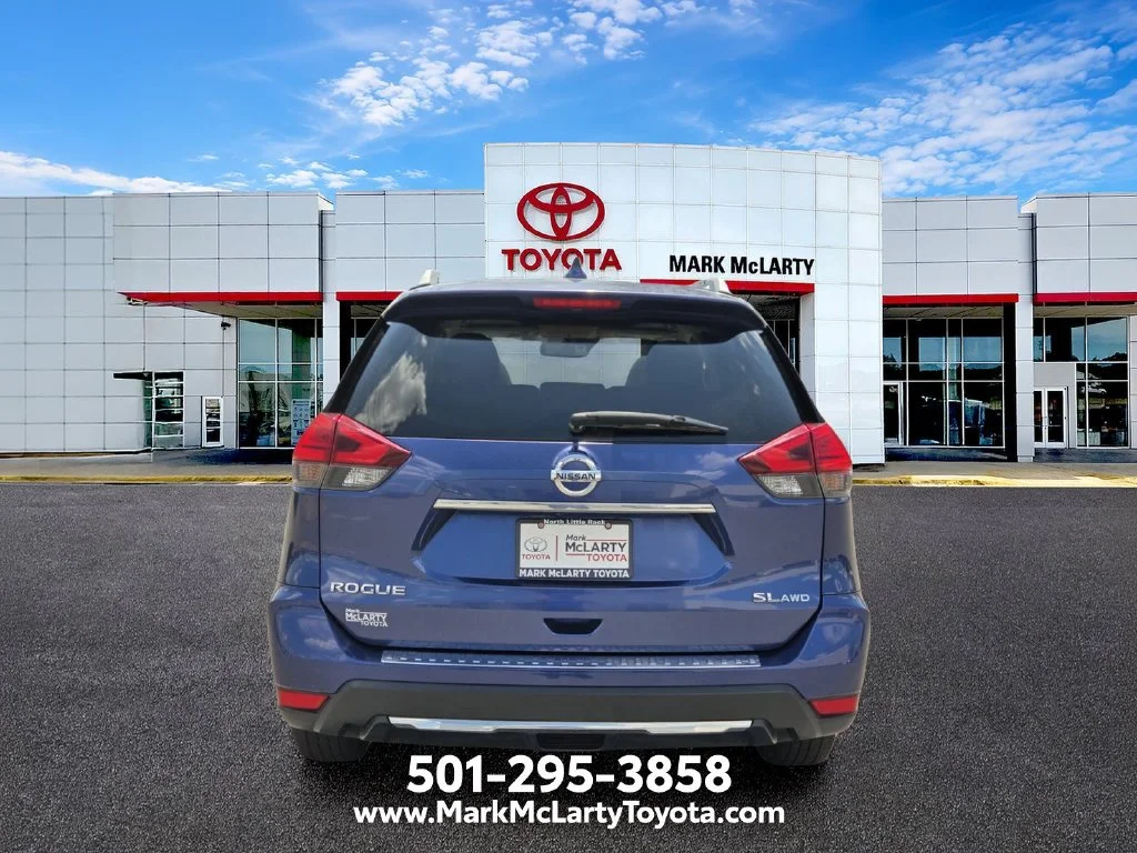 Used 2017 Blue Nissan SL image 4