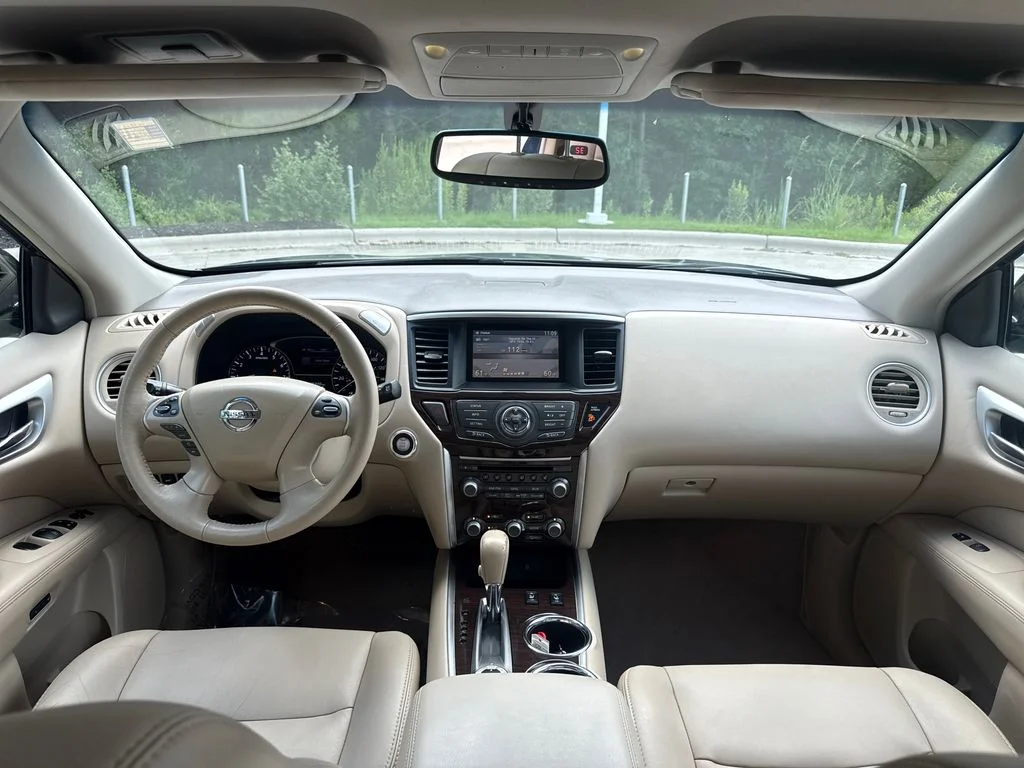 Used 2013 Arctic Blue Nissan SL image 16