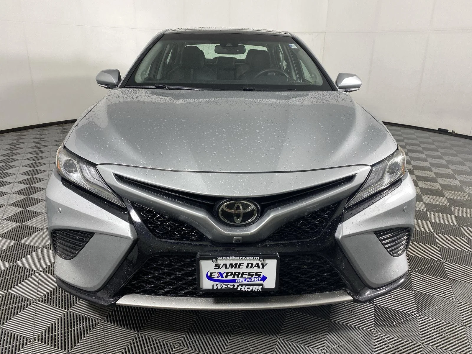 Used 2018 Celestial Silver Metallic Toyota XSE V6 image 6