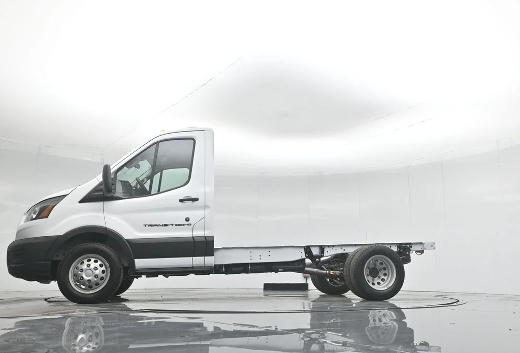 New 2026 Oxford White Ford Base image 43