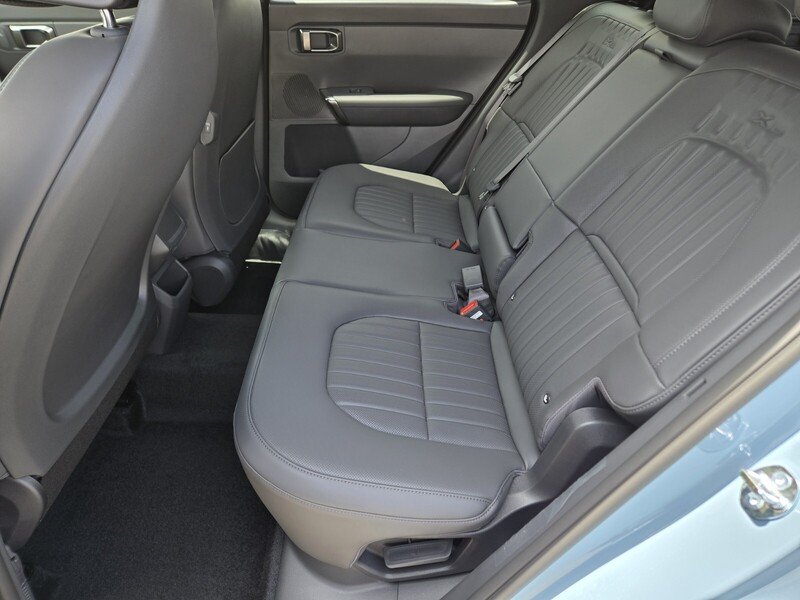 New 2027 Frost Blue / Black Roof Kia X-Line S image 7