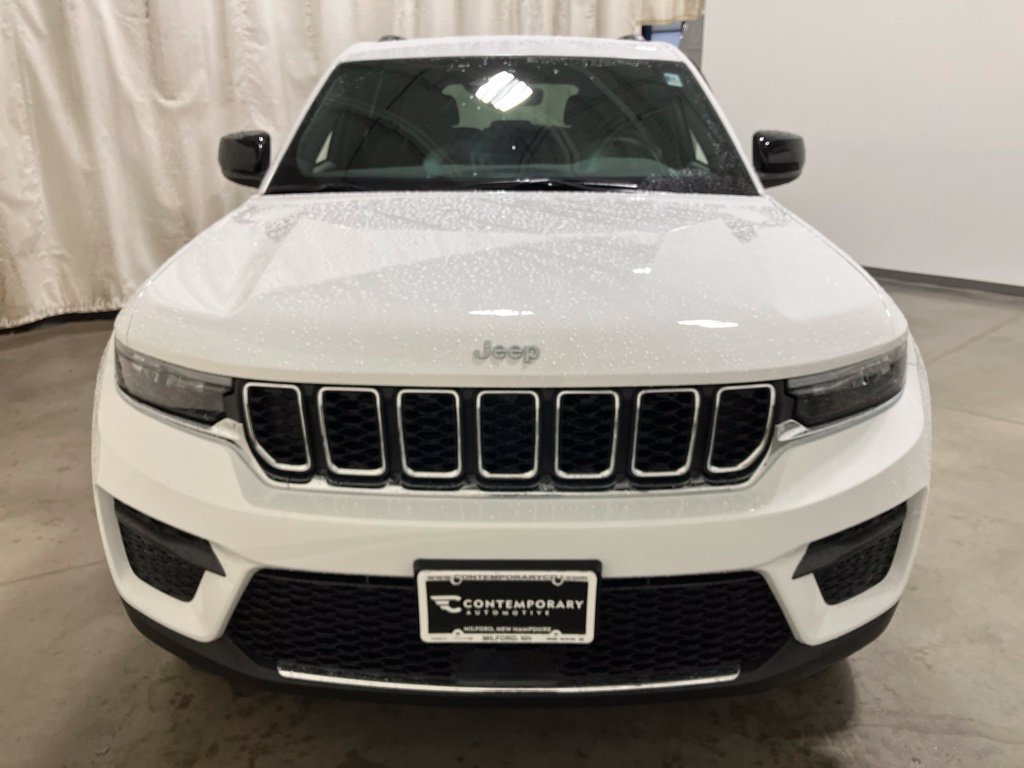 New 2026 Bright White Clear-Coat Exterior Paint Jeep Laredo image 20