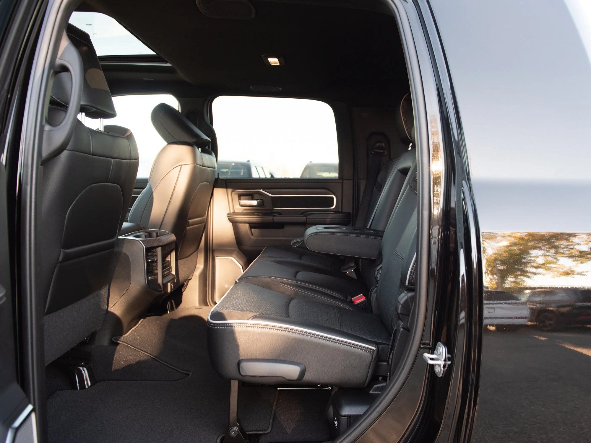 New 2027 Black RAM Laramie Night* Mega Cab 4x4, Sunroof, Heated Leather, 5th Wheel Prep image 23
