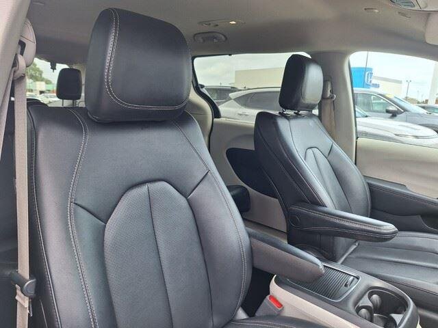 Used 2024 Bright White Clearcoat Chrysler Touring L image 30