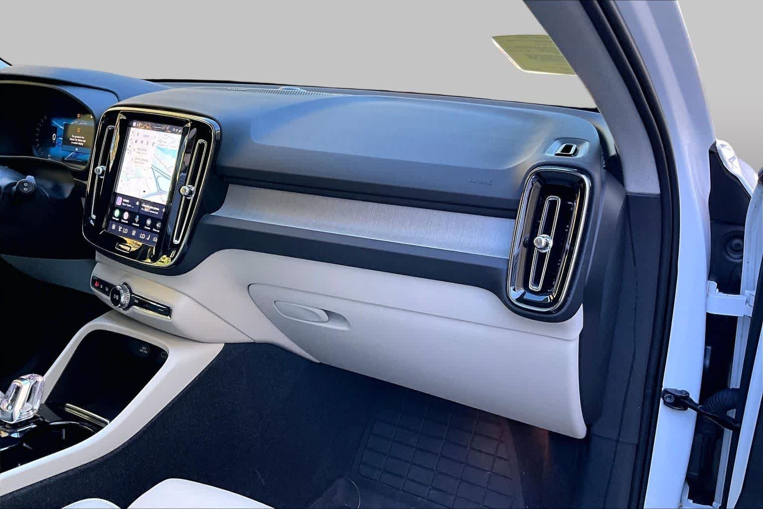 Used 2024 Crystal White Metallic Volvo Plus Bright Theme image 18