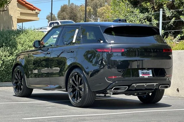 New 2026 Santorini Black Land Rover Dynamic SE image 3