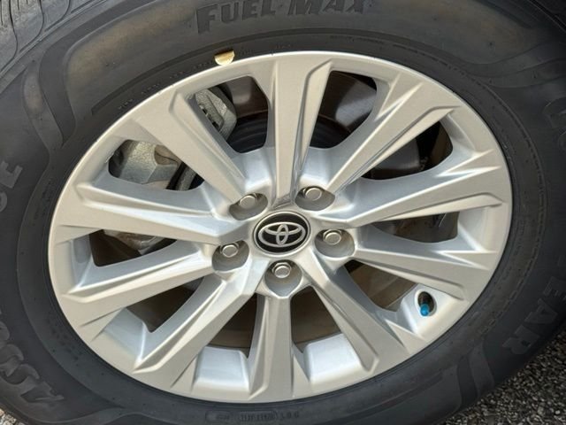 Used 2024  Toyota XLE image 13