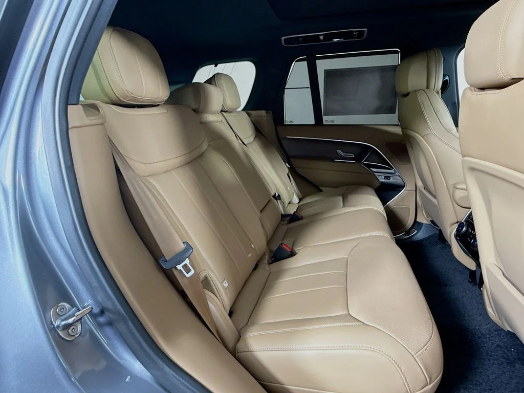New 2026 Eiger Grey Land Rover SE image 29