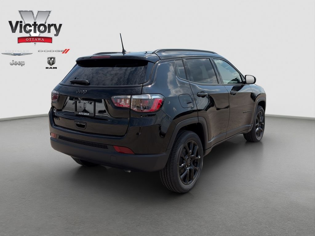 New 2026 Diamond Black Crystal Pearlcoat Jeep Latitude image 6