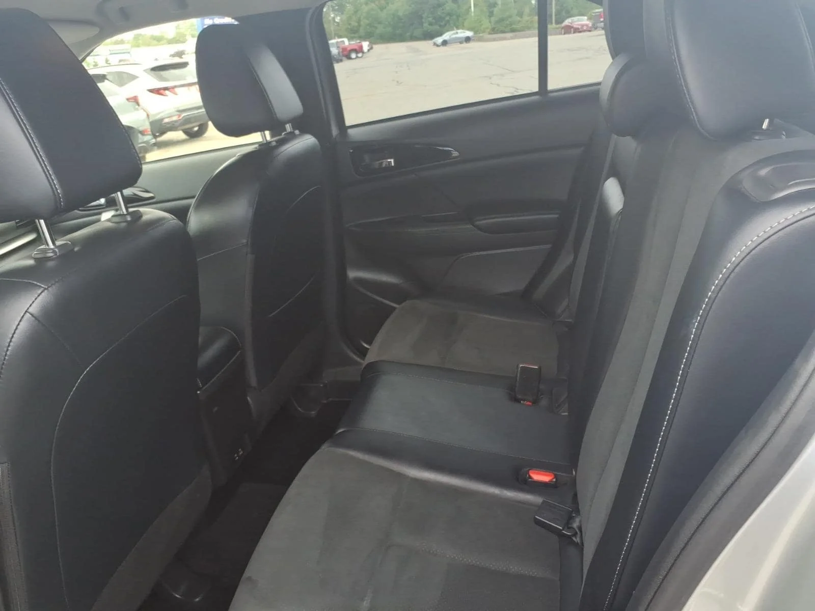 Used 2024 Silver Alloy Mitsubishi SE image 16