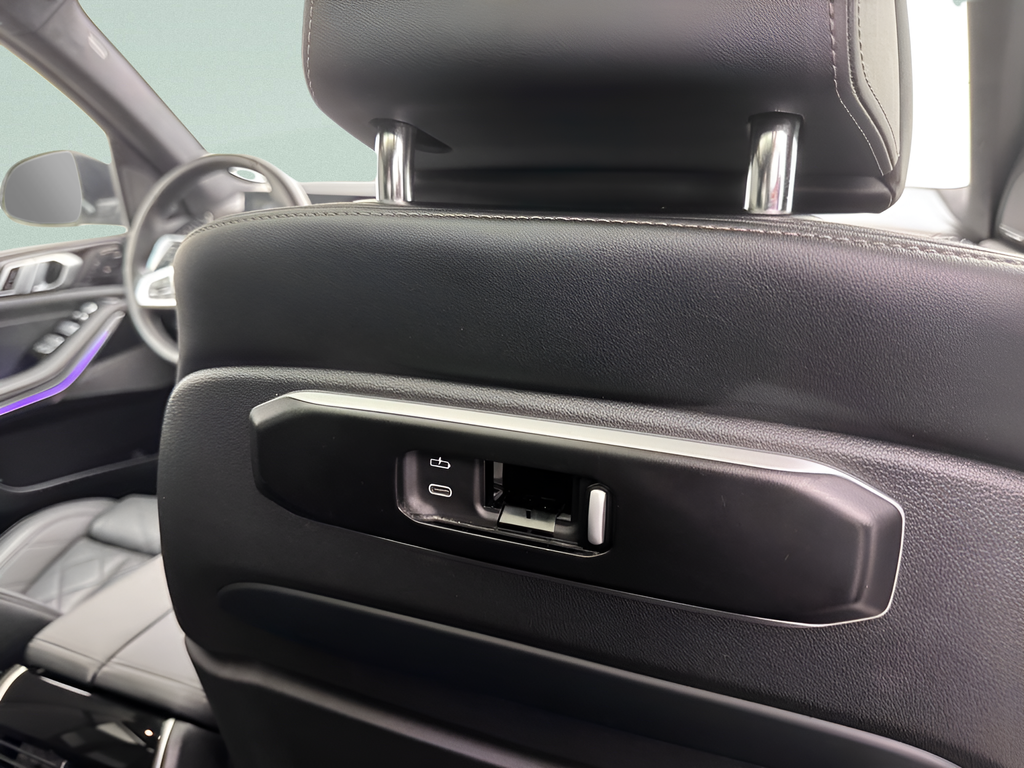 Used 2025 Alpine White BMW xDrive40i image 30