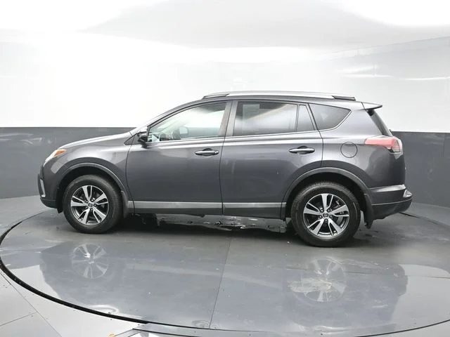 Used 2018 Gray Toyota XLE image 4
