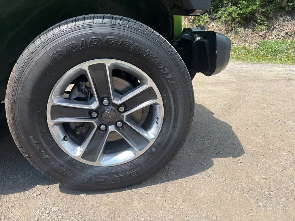 Used 2020 Green Jeep Unlimited Sahara image 11