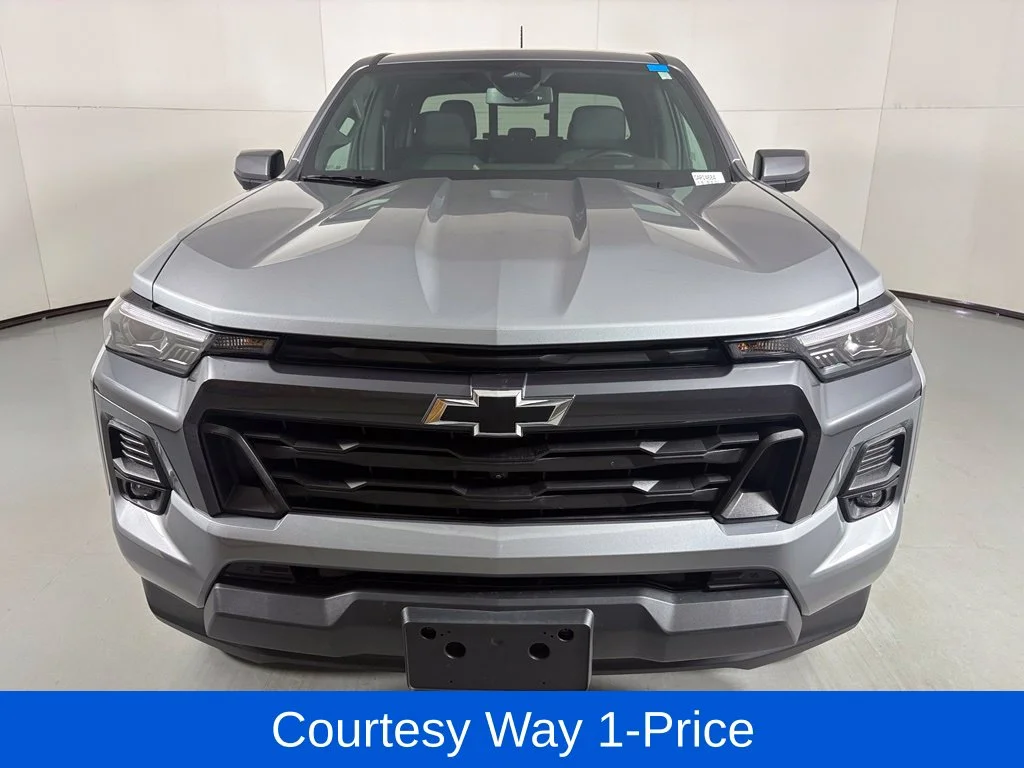 Used 2025 Gray Chevrolet LT image 4