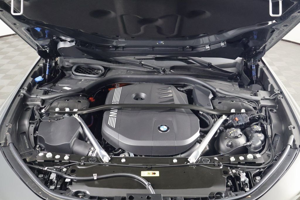 2026 BMW 7 Series 750e - Photo 9