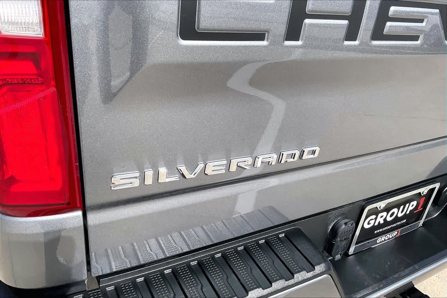 Used 2022 Satin Steel Metallic Chevrolet Custom image 30
