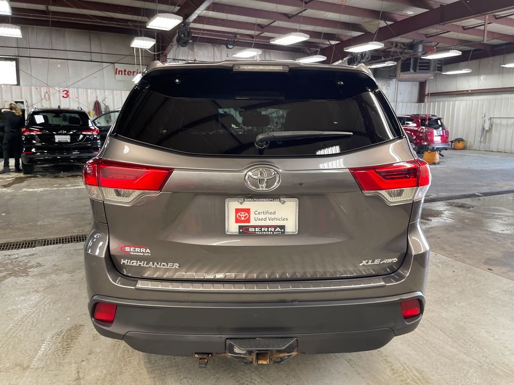 Used 2019 Gray Toyota XLE image 4