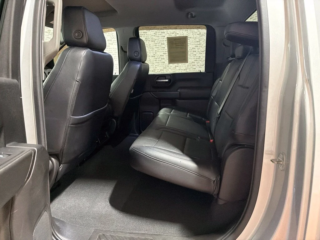 Used 2021 Silver Ice Metallic Chevrolet Custom image 14