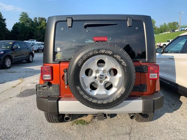 Used 2014 Copperhead Pearlcoat Jeep Sahara image 7