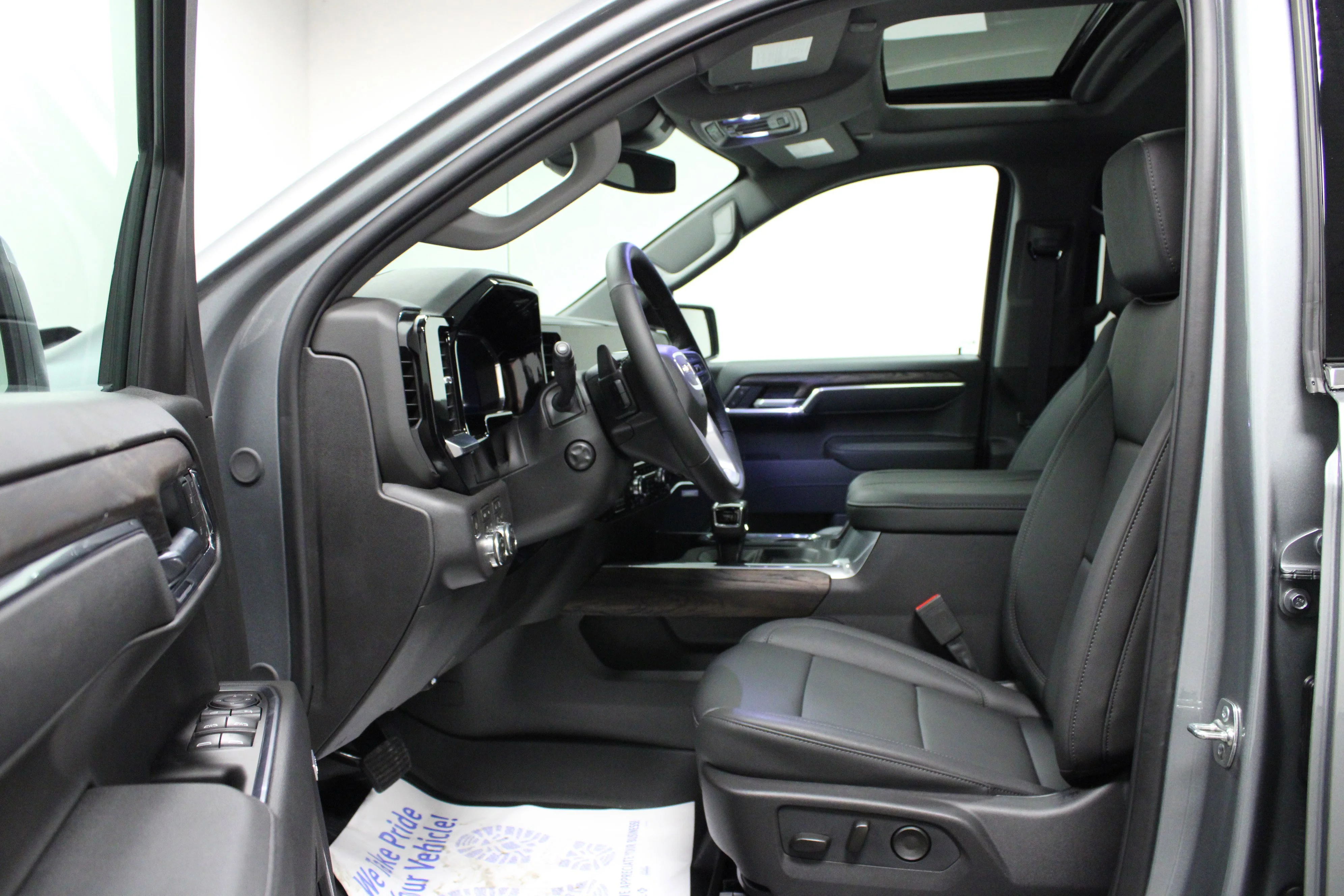 2026 GMC Sierra 1500 SLT - Photo 11