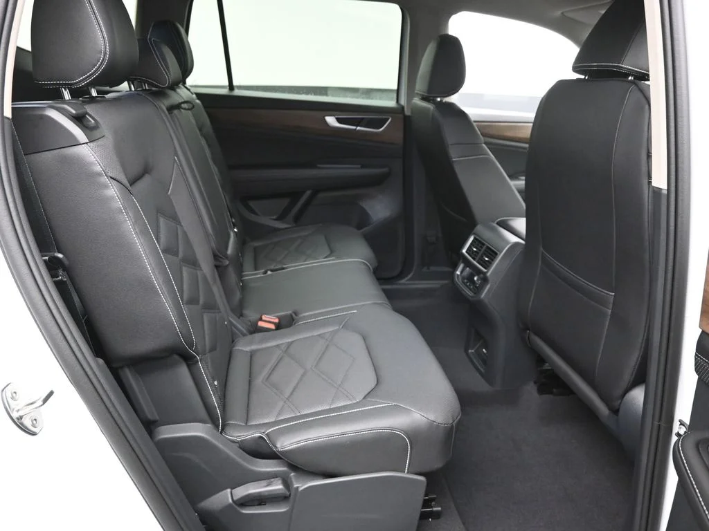 New 2026 White/off-white Volkswagen 2.0T SE image 8