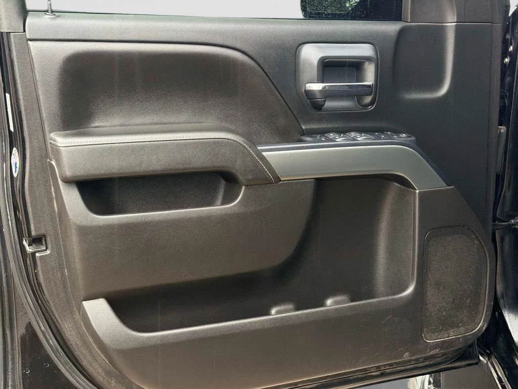 Used 2018 Black Chevrolet LT image 18
