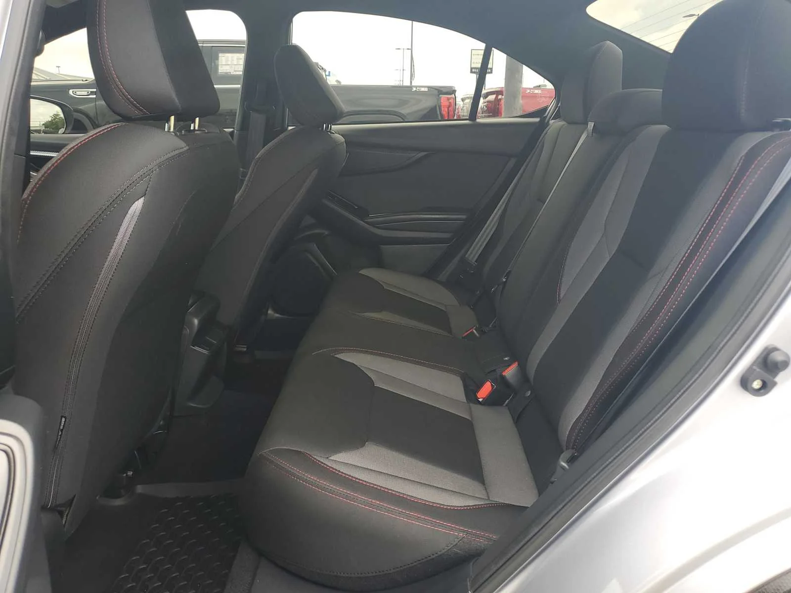 Used 2023  Subaru  image 12
