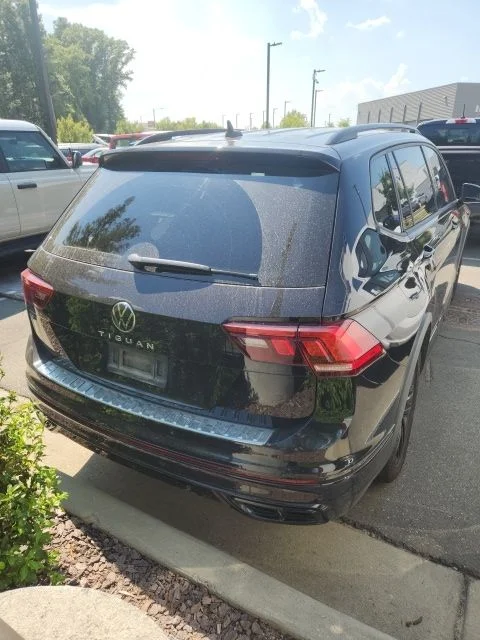 Used 2022 Black Volkswagen 2.0T SE R-Line Black image 3