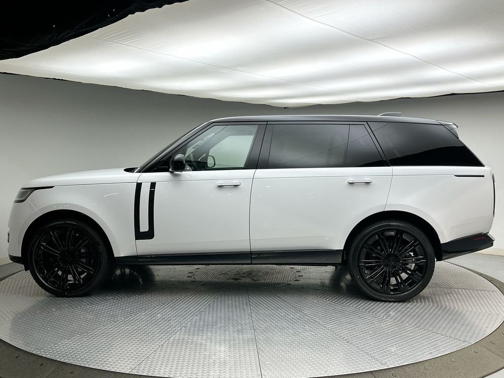 New 2026 Fuji White Land Rover SE image 2