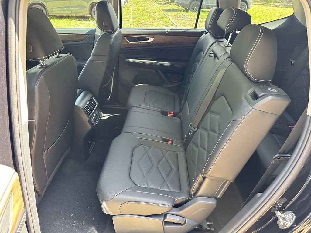 New 2026 Black Volkswagen 2.0T SE w/Technology image 15