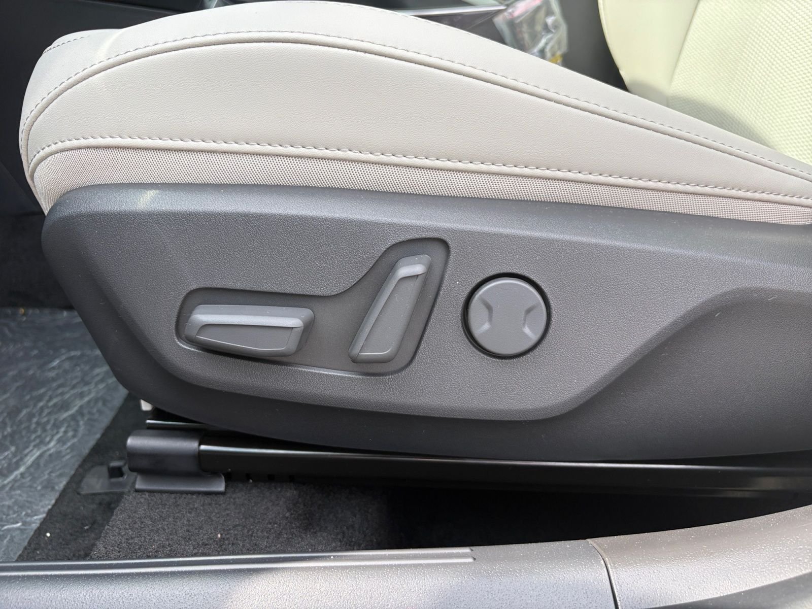 New 2026 Steel Gray Kia EX image 22