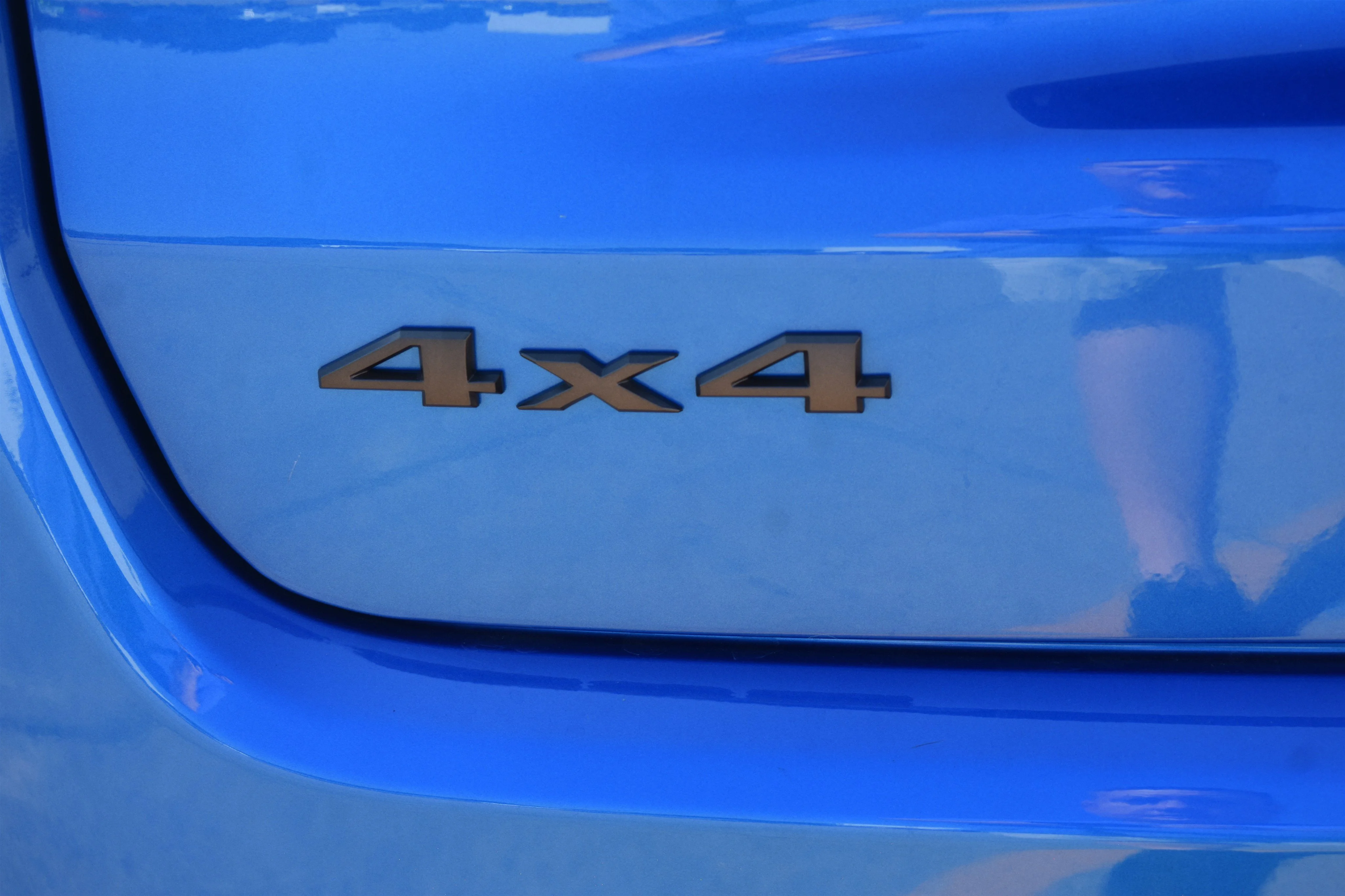 New 2026 Hydro Blue Pearlcoat Jeep Latitude Altitude image 7