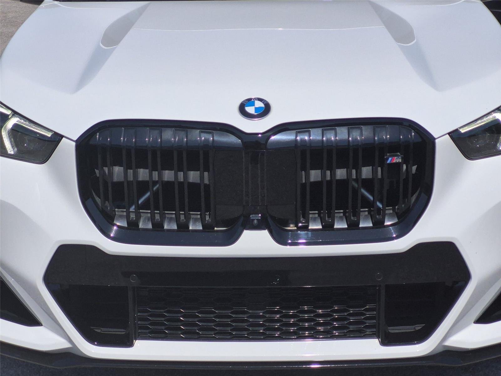Used 2024 Alpine White BMW M35i image 14