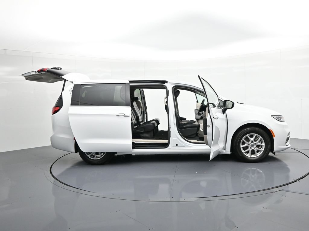 2023 Chrysler Pacifica Touring L - Photo 36