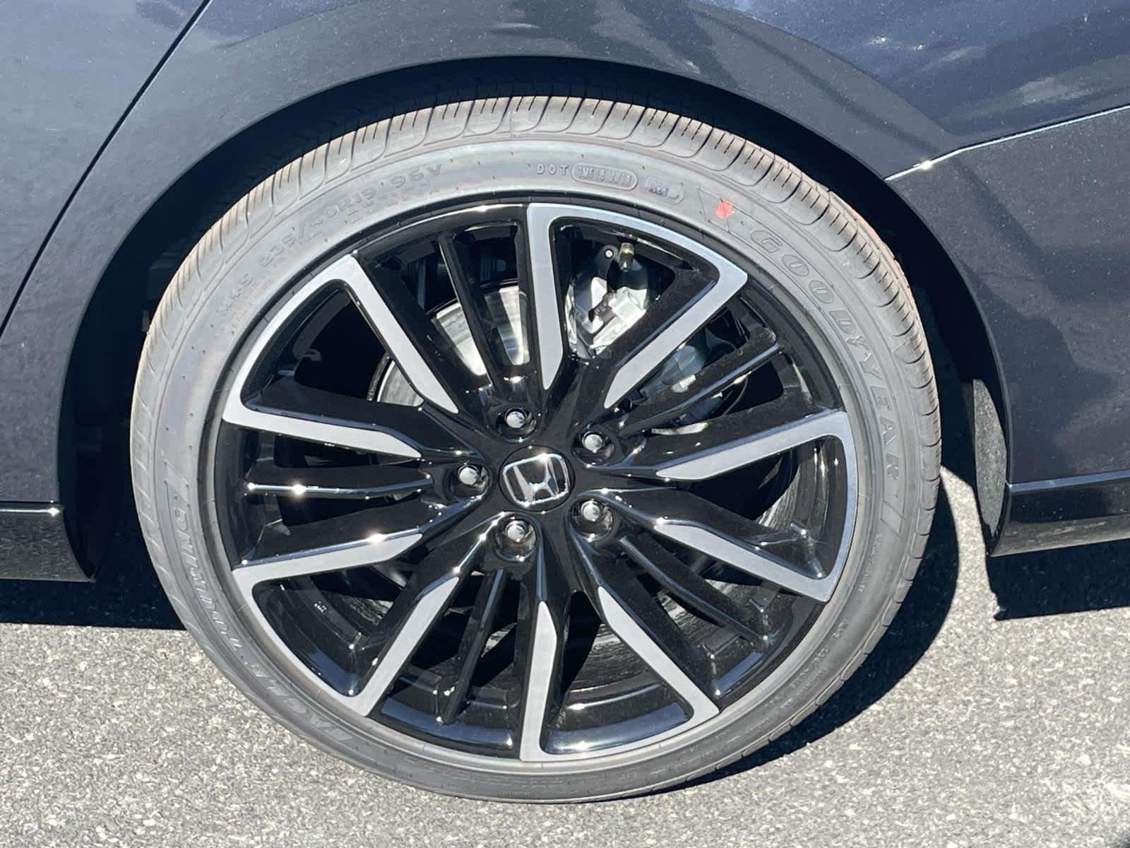 New 2026 Meteorite Gray Metallic Honda Touring image 16