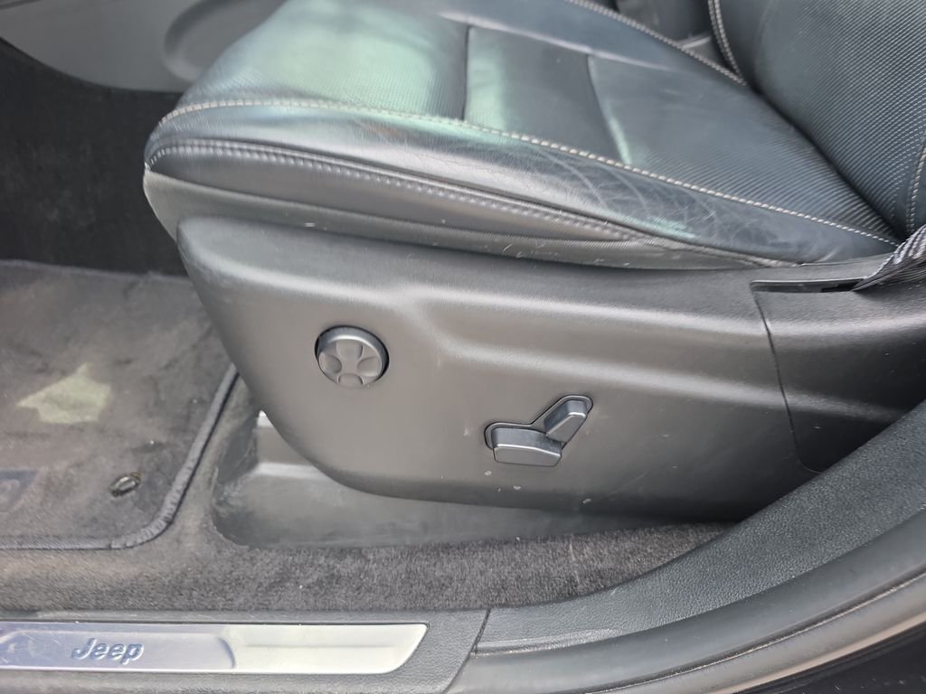 Used 2015 Black Jeep Limited image 10