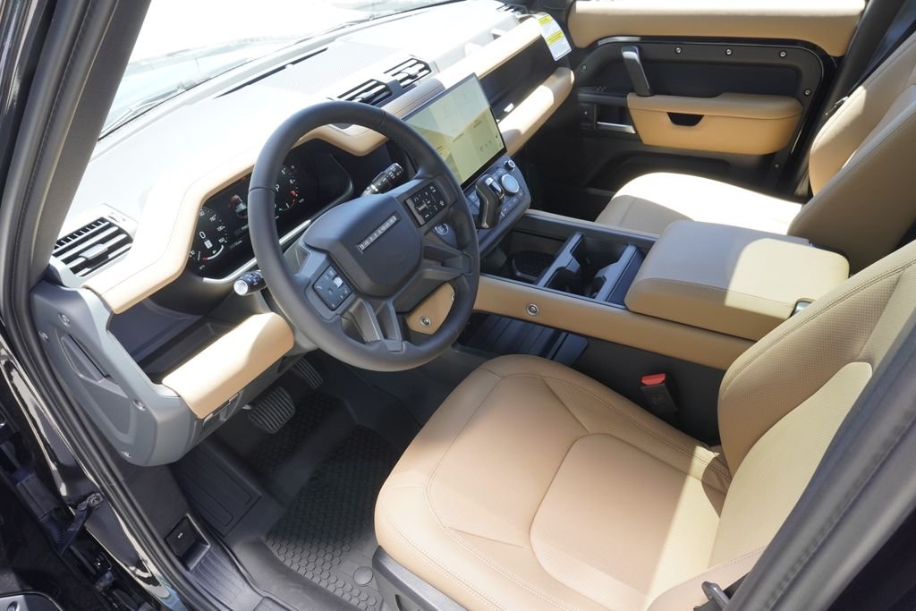 New 2026 Santorini Black Land Rover X-Dynamic SE image 18