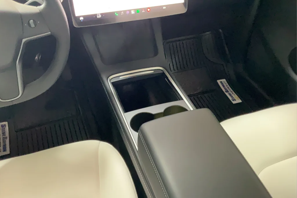 2024 Tesla Model Y Long Range - Photo 15