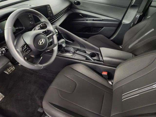 Used 2025 Silver Hyundai SEL Sport image 9