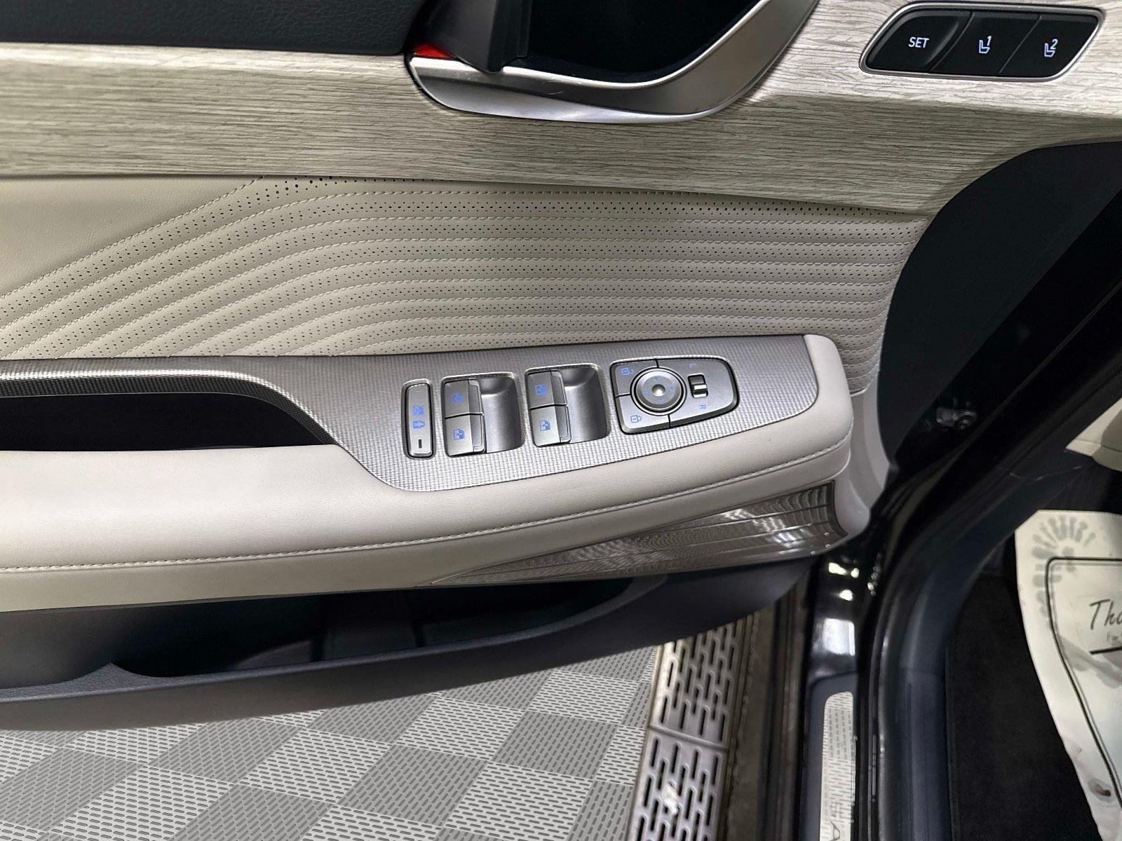 Used 2024 Abyss Black Pearl Hyundai Calligraphy image 19