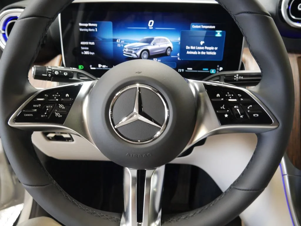 New 2026 Polar White Mercedes-Benz GLC 300 image 29