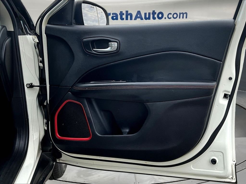 Used 2018 White Jeep Trailhawk image 31