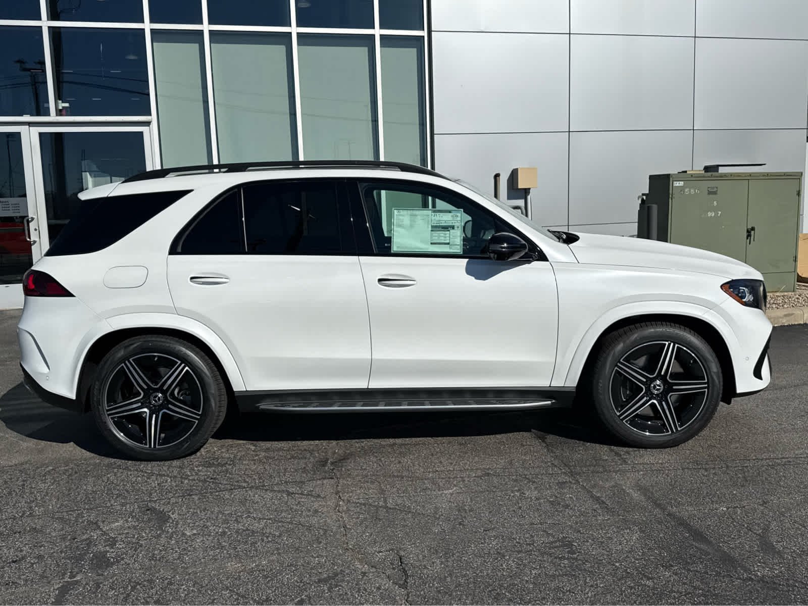 New 2027 MANUFAKTUR Moonlight White Metallic Mercedes-Benz GLE 450 image 12