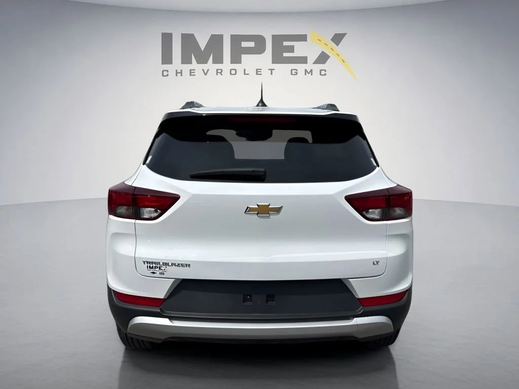 Used 2025 Summit White Chevrolet LT image 4