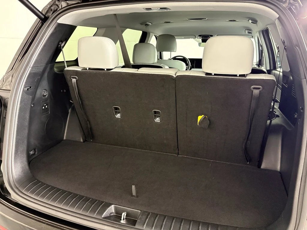 Used 2025 Black Hyundai SEL image 19
