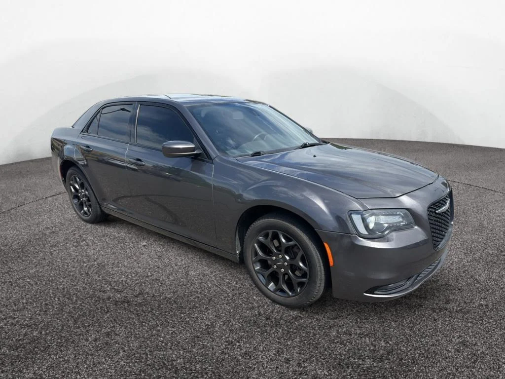 Used 2019 Granite Crystal Metallic Clearcoat Chrysler 300S image 4