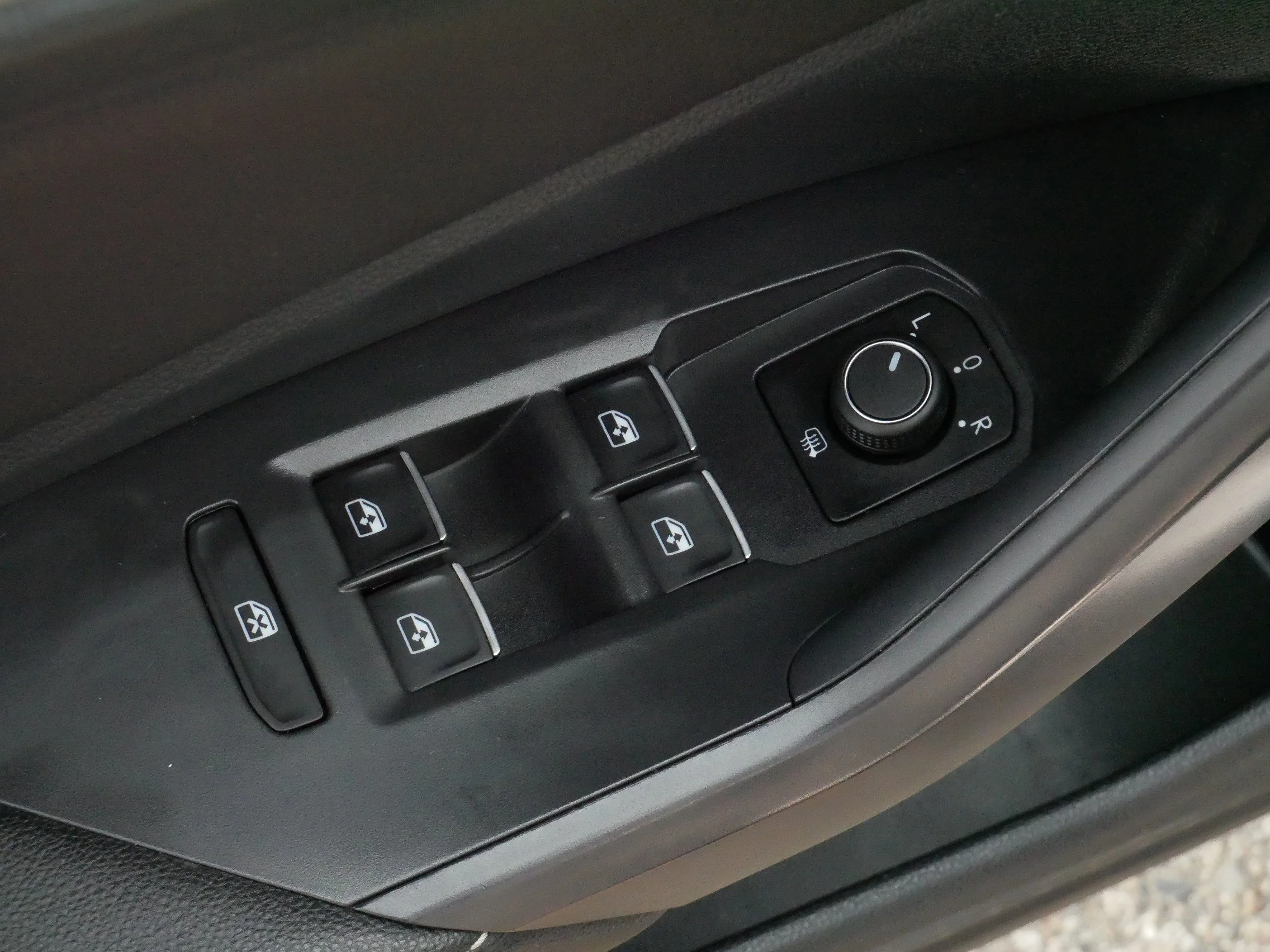 Used 2024 Pyrite Silver Metallic Volkswagen Sport image 19