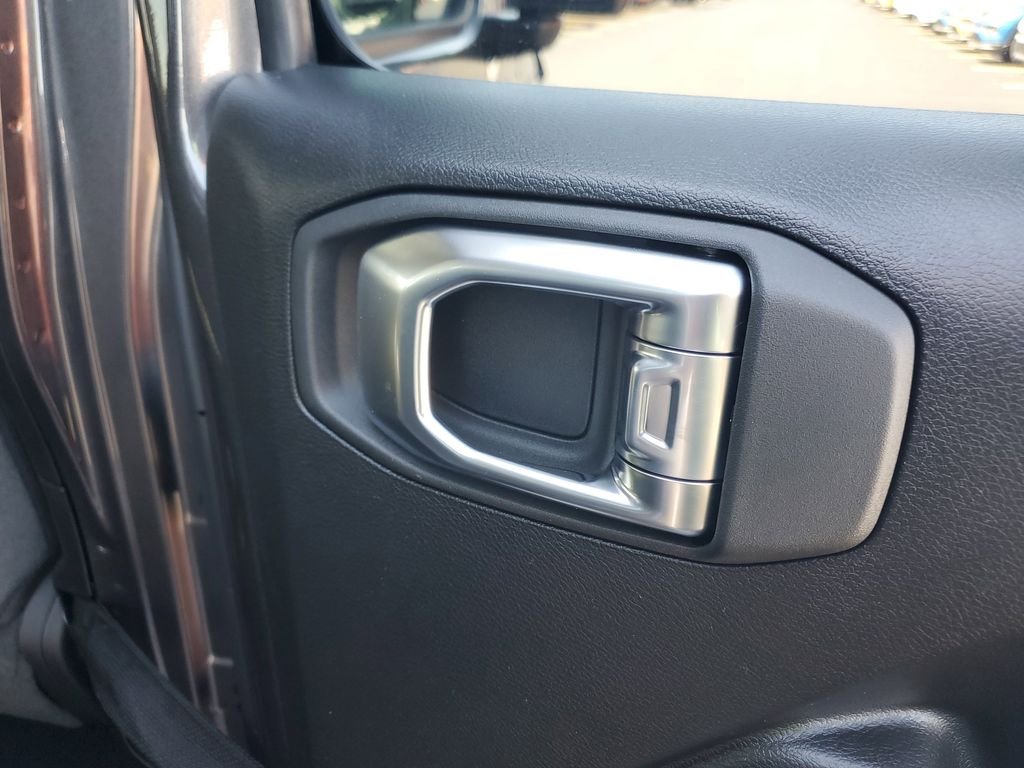 New 2026 Granite Crystal Metallic Clearcoat Jeep Sport S image 22