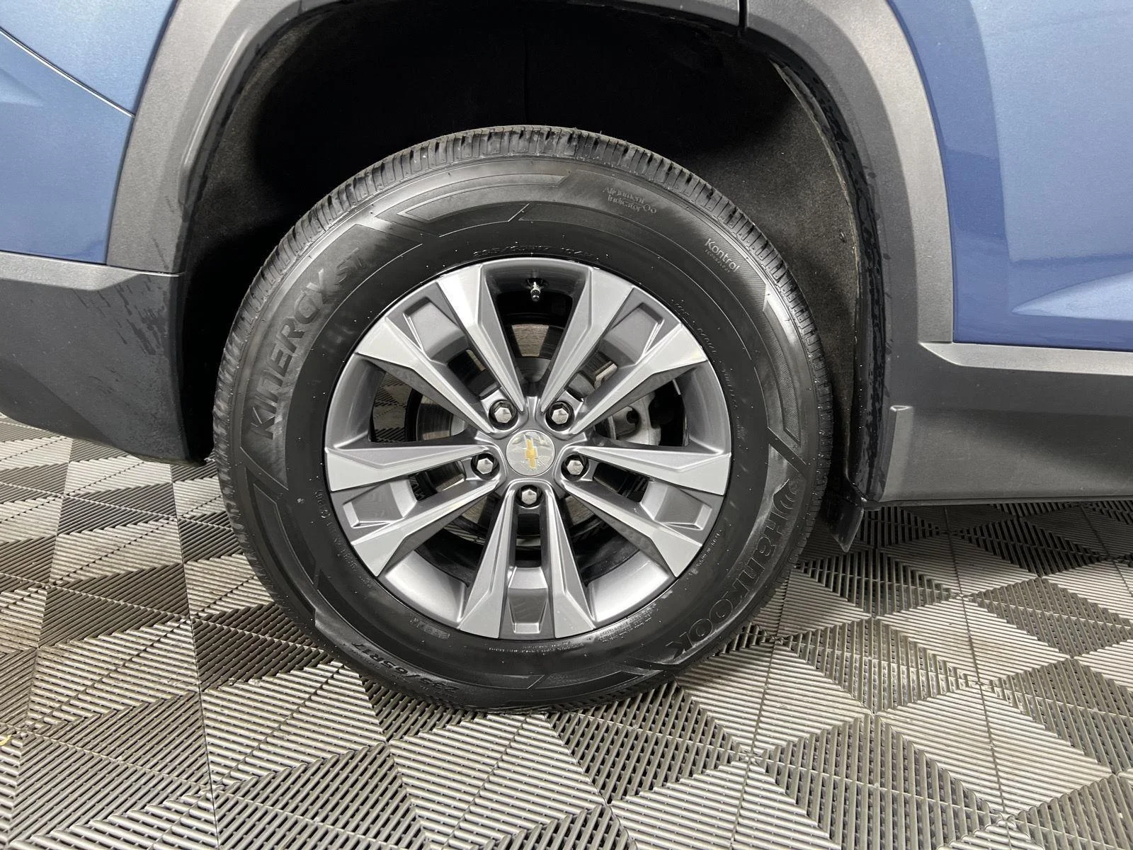 Used 2026 Lakeshore Blue Metallic Chevrolet AWD LT image 12