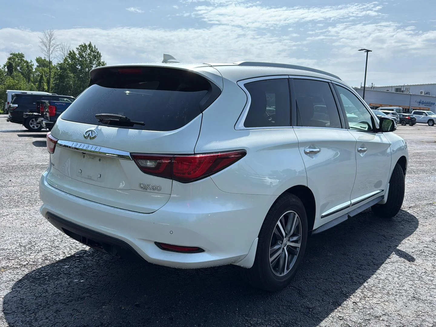 Used 2020 Majestic White INFINITI LUXE image 4
